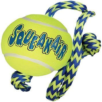 Играчка Kong Air Squeaker Tennis Ball with Rope Medium 00000009785 снимка